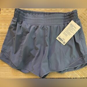 NWT Lululemon hotty hot HR shorts 4’’ lined